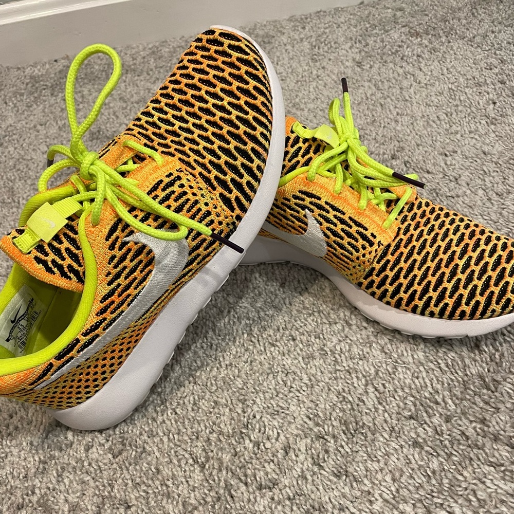 Women’s Nike sneakers